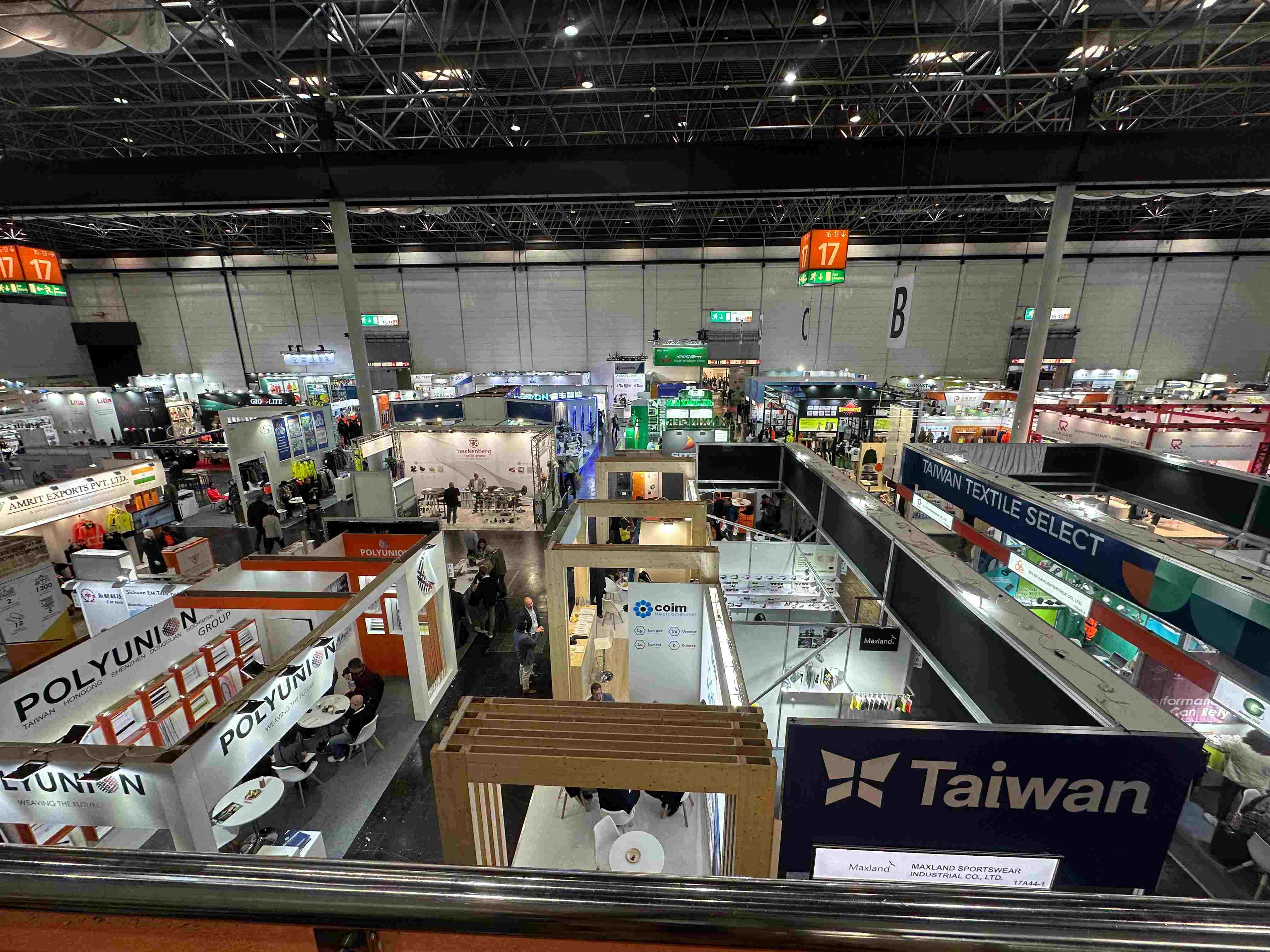 SenJoy visar upp innovativa kylkläder på Tysklands A+A internationella mässa